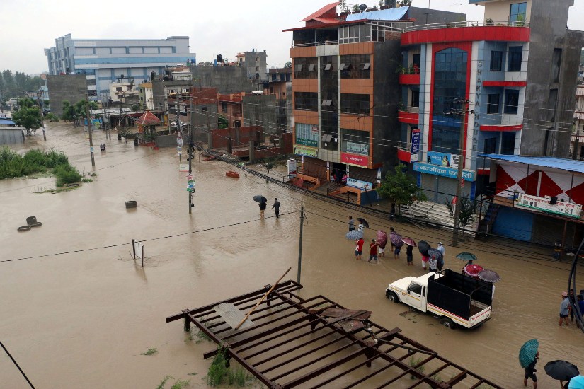 नहर अतिक्रमण हुँदा शहर डुबानमा